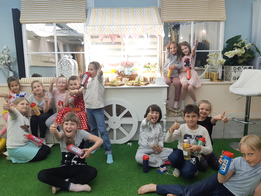 Кэнди-бар на детский день рождения в Екатеринбурге в студии Артмезонин