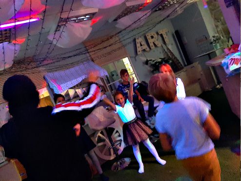 Хип хоп вечеринка на детский день рождения в Екатеринбурге в студии Артмезонин