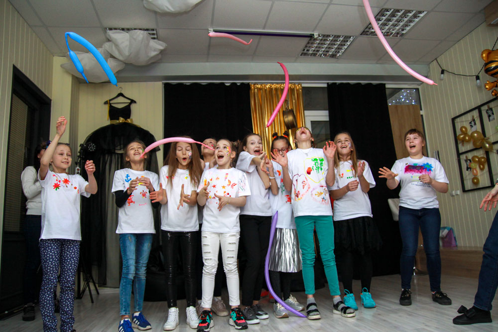 Хулиганская вечеринка на детский день роджения в Екатеринбурге в студии Артмезонин